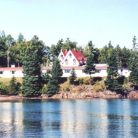 Redclyffe Shore Motor Inn Robbinston Esterno foto
