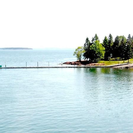 Redclyffe Shore Motor Inn Robbinston Esterno foto