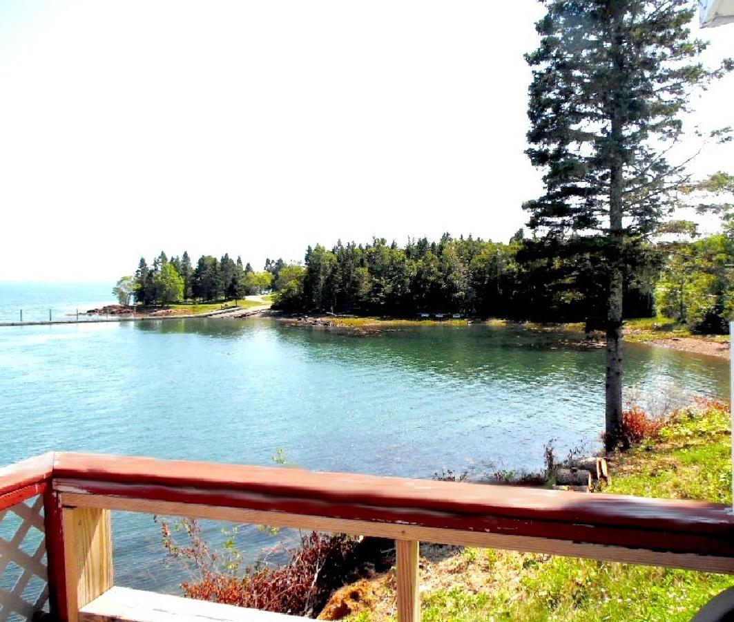 Redclyffe Shore Motor Inn Robbinston Esterno foto