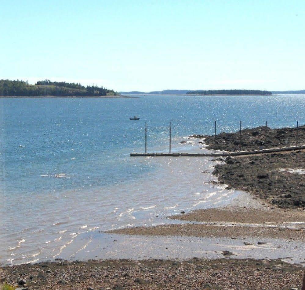 Redclyffe Shore Motor Inn Robbinston Esterno foto