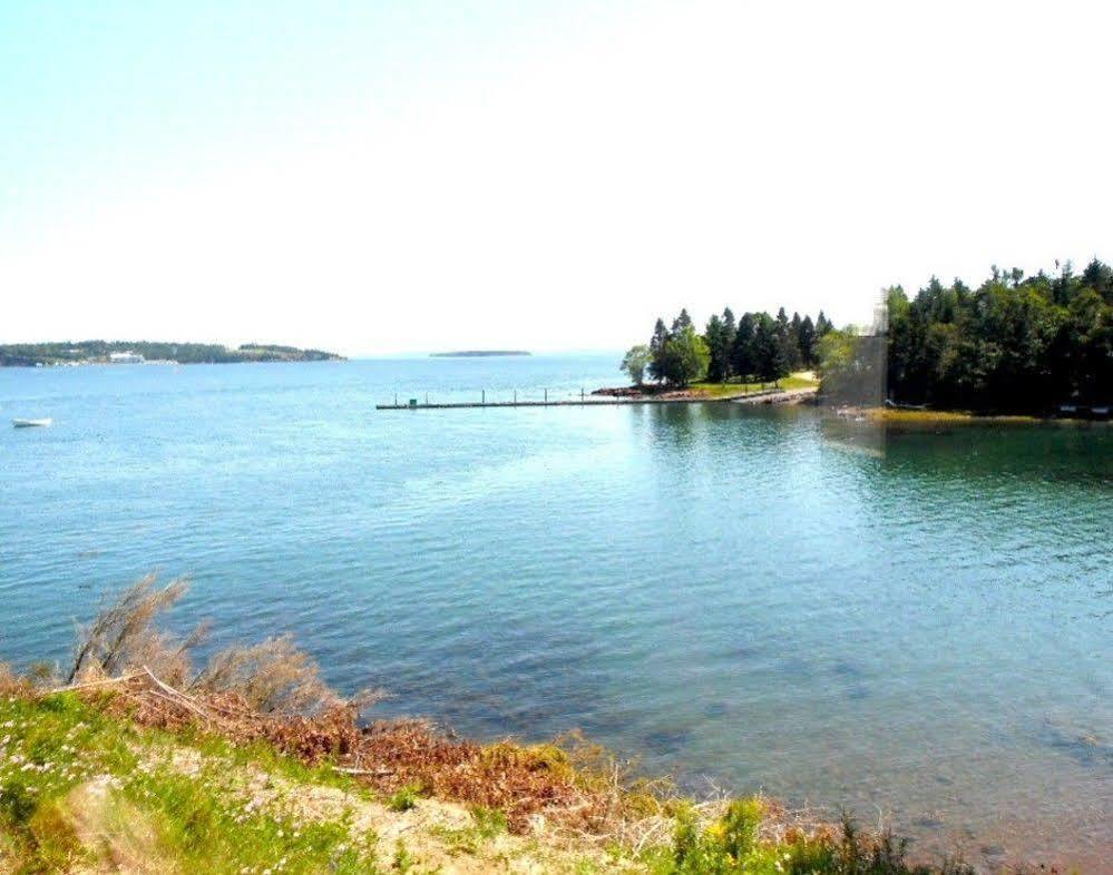 Redclyffe Shore Motor Inn Robbinston Esterno foto